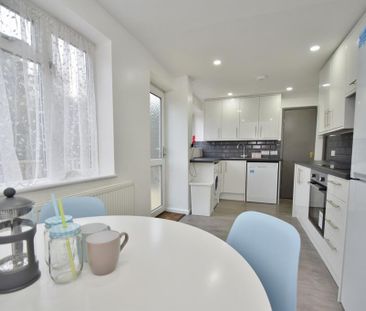 4 bedroom semi-detached house to rent - Photo 5