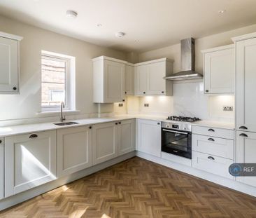 3 bedroom flat to rent - Photo 4