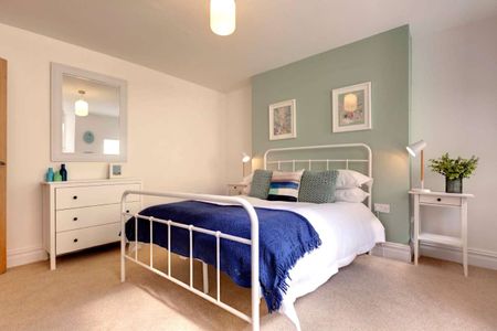 Exceptional Large One-Bedroom Apartment with Rare Private Garden  Clifton - Photo 4