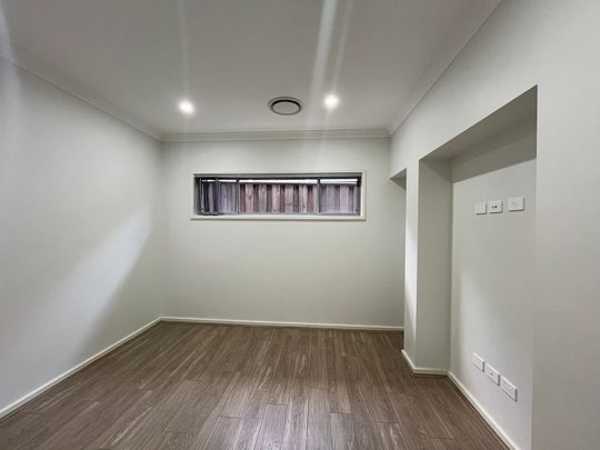 Modern Five Bedroom Family Home Within Riverbank Public School - Photo 1