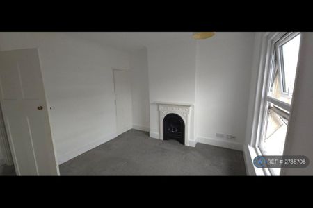 2 bedroom semi-detached house to rent - Photo 2
