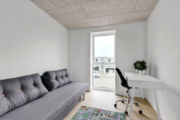 Indflytningsklart enderækkehus med udsigt over grønne arealer. - Photo 1