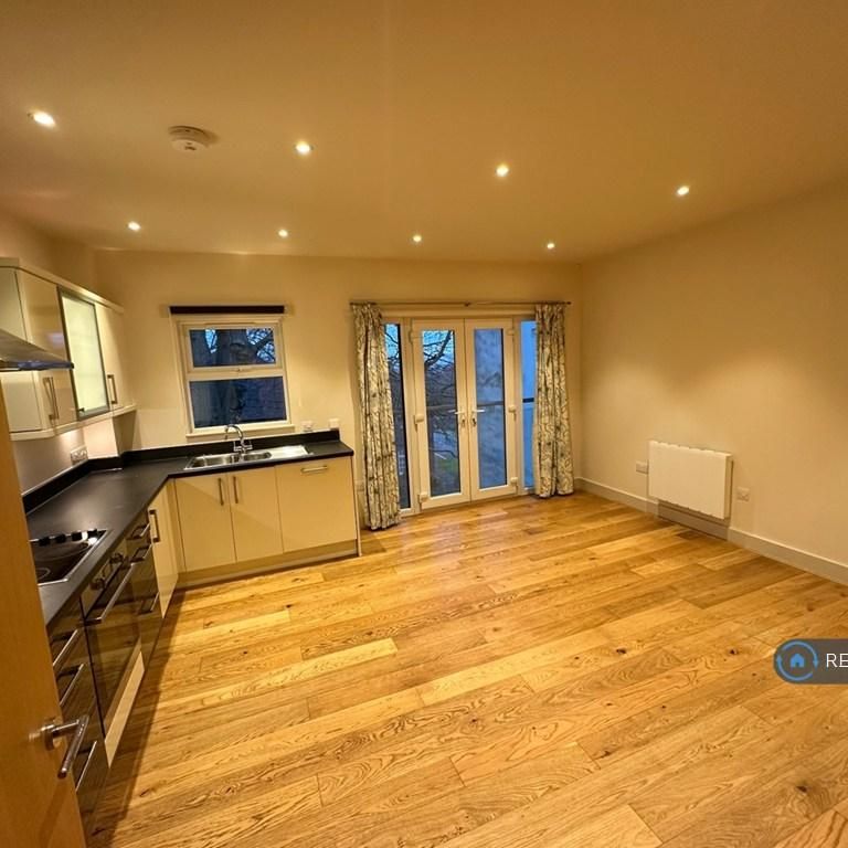 1 bedroom flat to rent - Photo 1
