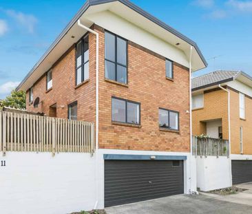 Three Bedroom Town House in Rangitoto School Zone - Photo 5