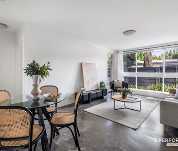 Boutique Beauty in a Blue-Chip Locale - Photo 4