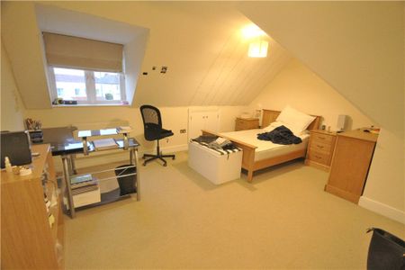 Egham Hill, Englefield Green, Egham, Surrey, TW20 0AL - Photo 3