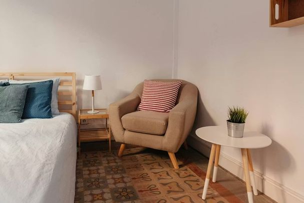 Carrer Gran de Gràcia, Barcelona, Catalonia 08012 - Photo 1