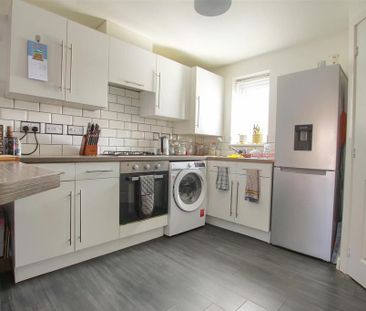 3 bedroom semi-detached house to rent - Photo 4