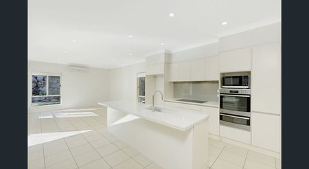 LARGE 4 BED + STUDY, FAMILY HOME - Photo 4