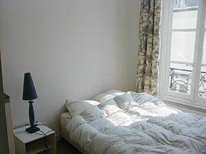 Logement à Paris, Location meublée - Photo 2