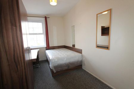 5 bedroom flat to rent - Photo 4