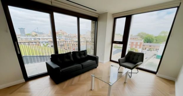 2 bedroom 2 bathroom - Photo 1