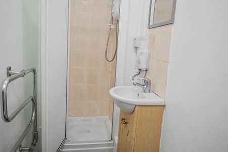 Ground floor flat to rent - Photo 3