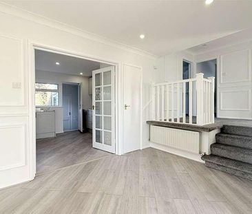 High Ridge, Cuffley, Potters Bar, Hertfordshire, EN6 - Photo 3