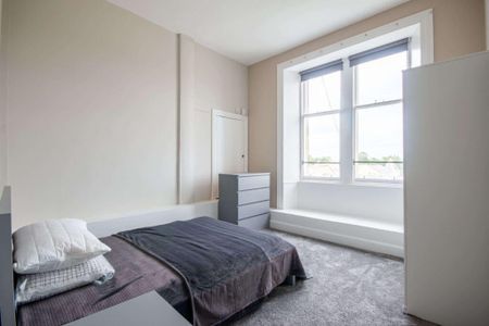 3 bedroom flat to rent - Photo 4