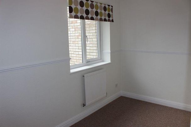 2 bedroom end of terrace house to rent - Photo 1