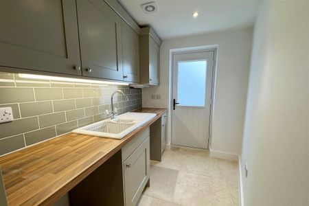 3 bedroom terraced house to rent - Photo 2