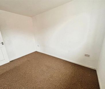 2 bedroom end of terrace house to rent - Photo 3
