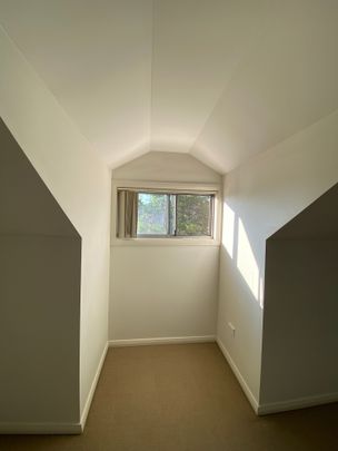 Telopea - Photo 1