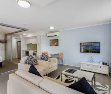Spacious Furnished Apartment with an Expansive Private Terrace - Photo 1