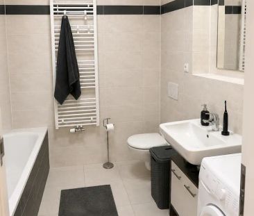 Pronájem bytu 1+kk s balkonem a parkingem v projektu Rajský vrch, P... - Photo 1