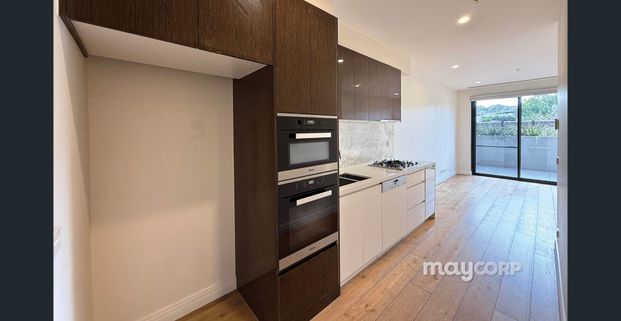 Spacious 1 Bedroom + Separate Study with Courtyard Living - Photo 1