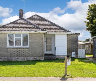 Home in the heart of the popular Elgin suburb - Photo 3