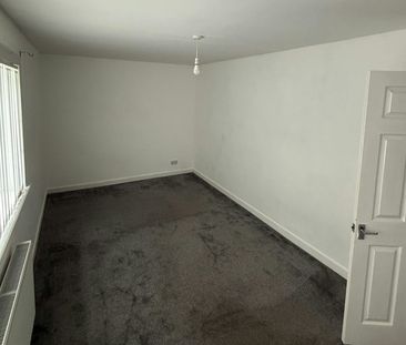 Flat to rent on - Photo 5