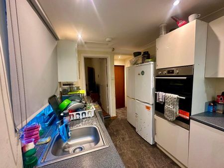 5 bedroom flat to rent - Photo 5