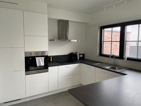 Drie slaapkamer EENGEZINSWONING met garage & tuin - Photo 4