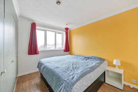 4 bedroom detached house to rent - Photo 3