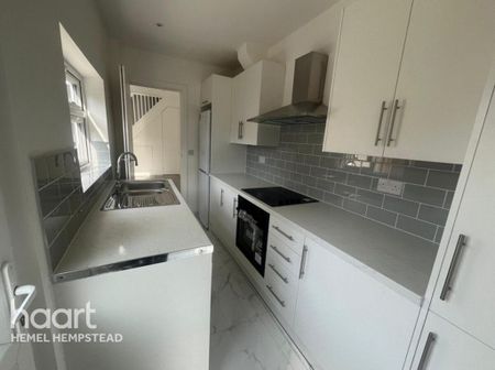 3 bedroom semi-detached house to rent - Photo 5