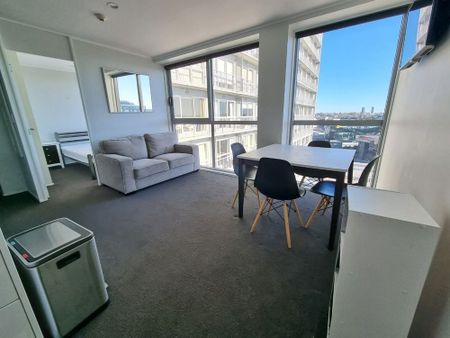 Fully Furnished Urban Lifestyle - Photo 2