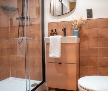 1 bedroom in a flat share to rent - Photo 5