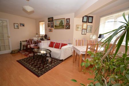 1 bedroom in a flat share to rent - Photo 5
