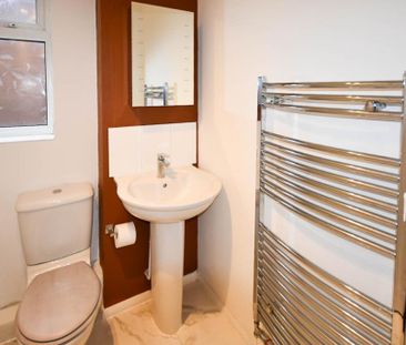 2 bedroom semi-detached house to rent - Photo 5