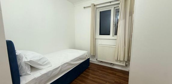 1 bedroom in a house share to rent - Photo 2