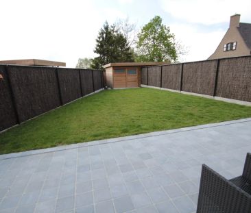 Prachtig afgewerkte nieuwbouwwoning met achterliggende tuin en berg... - Photo 2