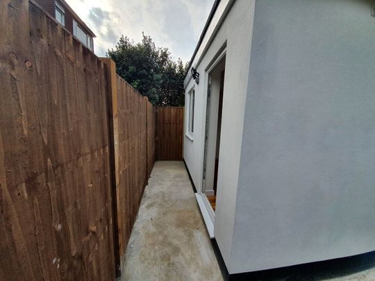 Studio Flat, Watford Way, NW4 - Photo 1