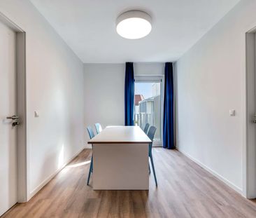 Reduced Rent - Fully furnished private room with balcony in a 5 peo... - Photo 1