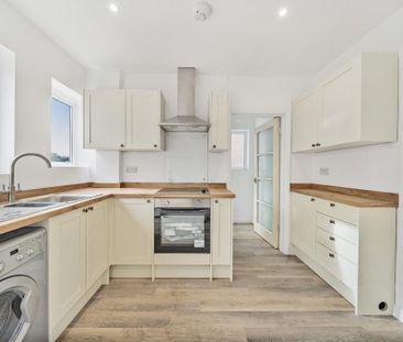 3 bedroom end of terrace house to rent - Photo 6