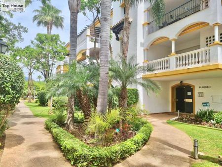 3 room luxury Flat for rent in Marbella, Spain - Photo 5