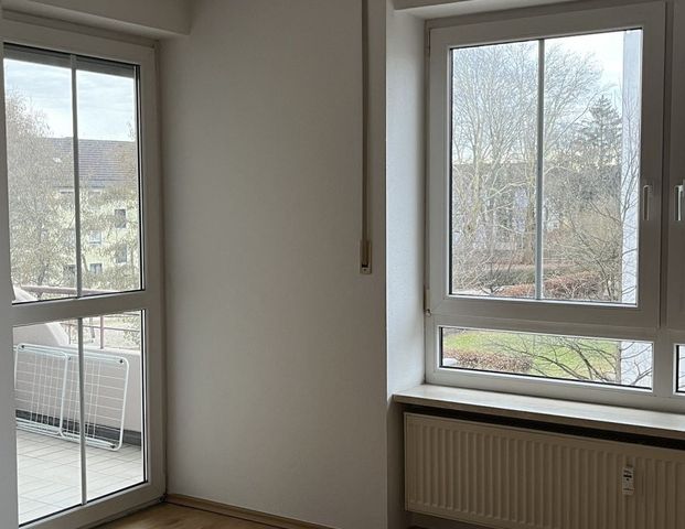Schöne 2 Zimmer-Wohnung mit super Raumaufteilung und Balkon! - Foto 1