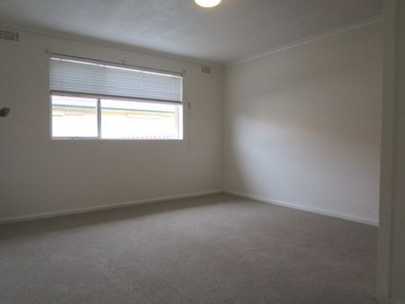 Spacious 2 Bedroom Unit with Reverse Cycle Heating & Air Conditioning - Photo 5