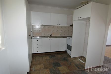 Spacious 2 Bedroom Unit in Queanbeyan - Photo 5