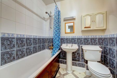 3 bedroom flat to rent - Photo 4