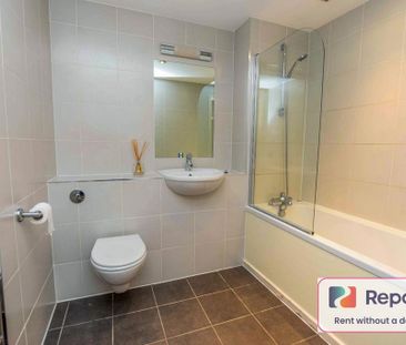 2 bedroom flat to rent - Photo 2