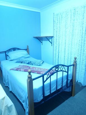 Master Bedroom to Rent - Photo 1