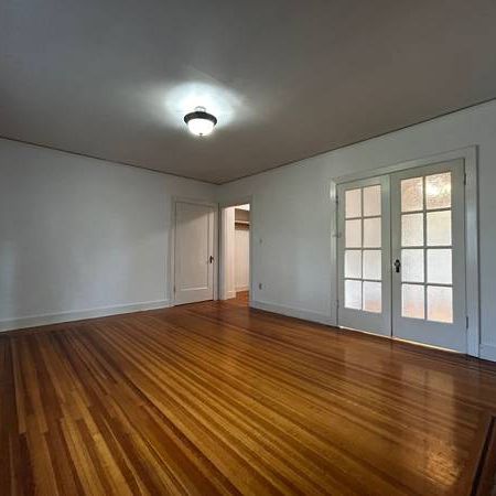 Large 1 Bed/1 Bath Historic Condo in Granville - Photo 3