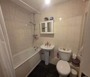4 Bedroom House To Let - Photo 4